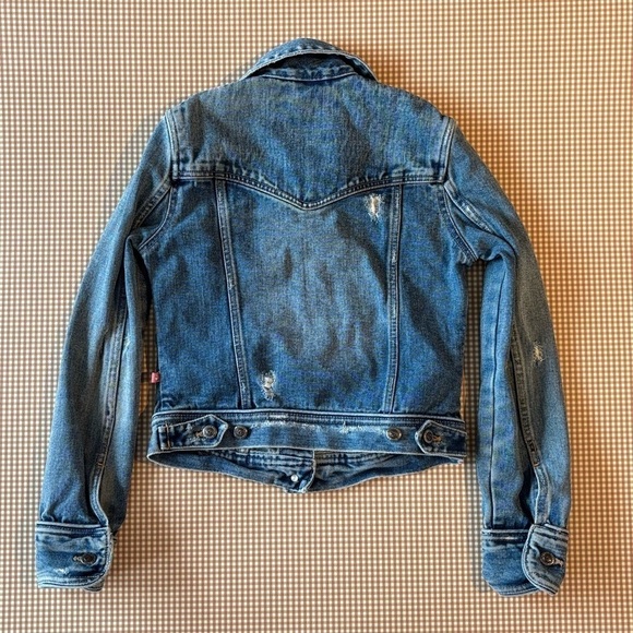 Duck Head women’s Jean Jacket trucker distressed denim. Size Small.Pockets - Picture 10 of 11